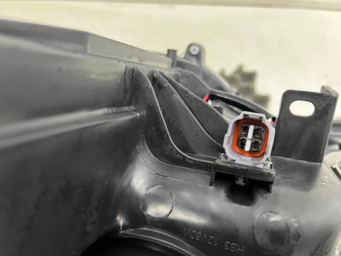 Lampa reflektor Toyota RAV4 IV 13-15r. przedlift PRAWA przednia soczewka prawy przód EUROPA NOWY zamiennik TYC 20-14255-26-2