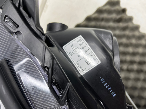 Lampa reflektor Toyota RAV4 IV 13-15r. przedlift PRAWA przednia soczewka prawy przód EUROPA NOWY zamiennik TYC 20-14255-26-2