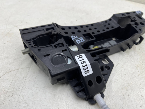 Klamka Audi A4 B8 07-15r. prawa przednia zewnętrzna podstawa rączki drzwi z linką prawy przód 8t0837886b