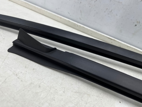 Listwa BMW 3 G30 G31 18-24r. prawa lewa nakładka zgarniająca szyby przedniej czołowej zaślepki KOMPLET 7427873 7427874