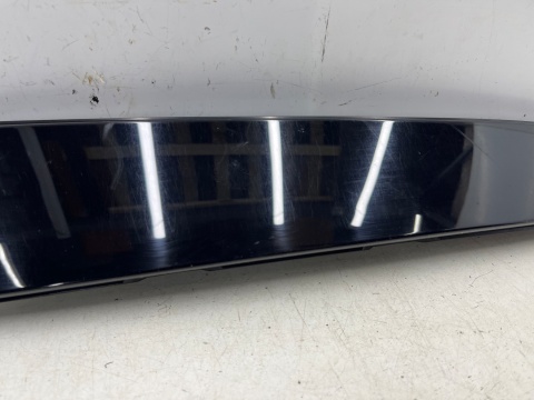 Listwa VW Golf 7 VII 12-20r. lewa tylna środkowa nakładka osłona słupka drzwi połysk lewy tył 5g6839901a