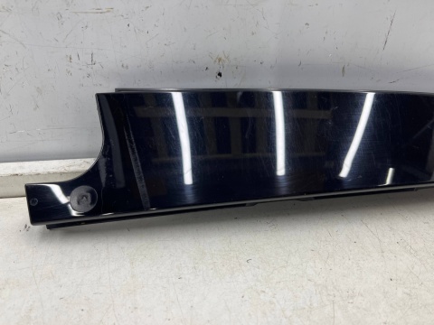 Listwa VW Golf 7 VII 12-20r. lewa tylna środkowa nakładka osłona słupka drzwi połysk lewy tył 5g6839901a
