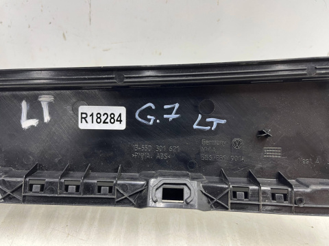 Listwa VW Golf 7 VII 12-20r. lewa tylna środkowa nakładka osłona słupka drzwi połysk lewy tył 5g6839901a