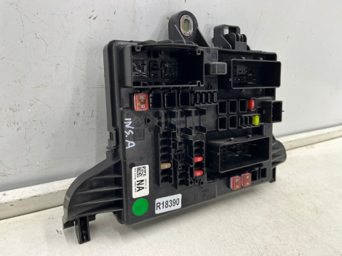 Moduł Opel Insignia A 08-17r. sterownik BSI komfortu skrzynka bezpieczników 13277317