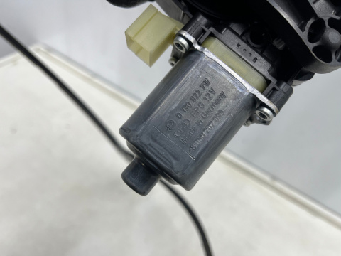 Podnośnik szyb VW Golf 7 VII 12-20r. lewy przedni mechanizm podnoszenia szyb elektryczny silniczek lewy przód 5g4837461g