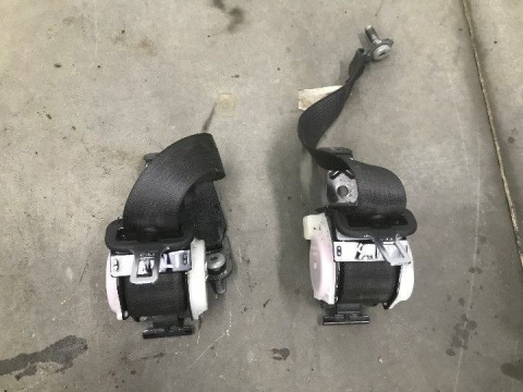 Pas bezpieczeństwa Opel Insignia A 1 I HB sedan 08-17r. lewy prawy tył 13288436