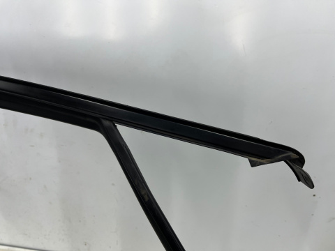 Uszczelka Mazda 3 IV BP 19r.-  zewnętrzna guma prawych przednich drzwi prawy przód listwa NIEUSZKODZONA e9hg-y06r1