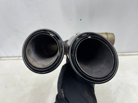 Wydech Porsche Cayenne III 9y 17r.- PRAWA tylna podwójna końcówka nasadka ORYGINALNA prawy tył 9y0253825ag