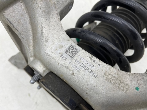 Amortyzator Tesla Model Y 20r.- PRAWY przedni mcpherson sprężyna mocowanie prawy przód 1288368-99-b