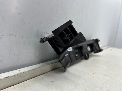 Ślizg VW Caddy 4 IV Ford Connect MK3 20r.- lewe tylne mocowanie zderzaka wspornik lewy tył 2k7807393b