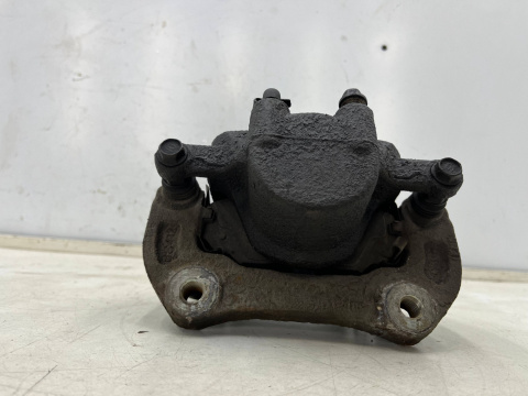 Zacisk hamulcowy Opel Insignia A Saab 9-5 II 08-17r. lewe przednie jarzmo mocowanie na tarcze 295 mm. lewy przód 13219198