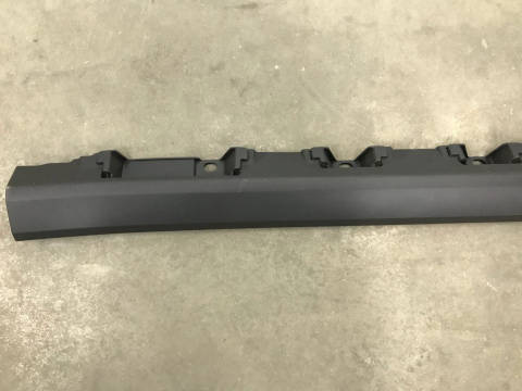 Nakładka progu Suzuki Ignis 3 III 16r.- prawa listwa progowa zewnętrzna próg 77231-62r1