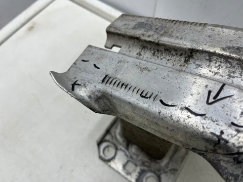 Belka zderzaka Audi TT II 8J 06-14r. przednie wzmocnienie zderzaka przód 8j0807109