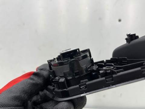 Klamka Vw Tiguan II 5na 2016r.- lewa przednia wewnętrzna rączka uchwyt drzwi z głosnikiem lewy przód 5nb837019l