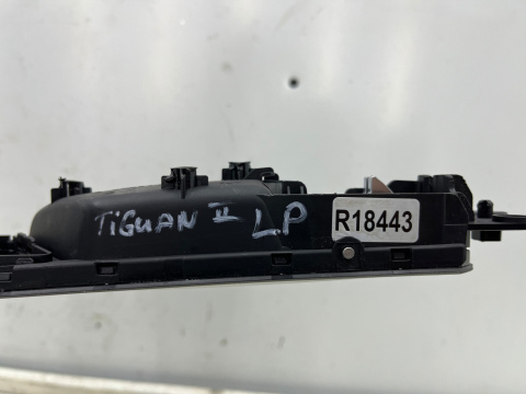 Klamka Vw Tiguan II 5na 2016r.- lewa przednia wewnętrzna rączka uchwyt drzwi z głosnikiem lewy przód 5nb837019l