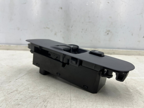 Przełącznik Mitsubishi Colt VI 6 Z30 3D 5D 04-12r. panel przycisk szyb lewy przedni kierowcy 8608a076