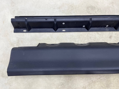 Nakładka progu BMW X5 I E53 99-06r. PRAWA listwa progowa nakładka błotnika ślizg mocowanie prawy przód tył KOMPLET 