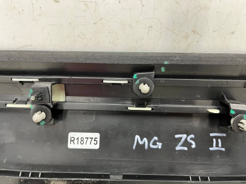 Listwa MG ZS II 24r.- prawa przednia dolna nakładka drzwi bocznych prawy przód 11410356r