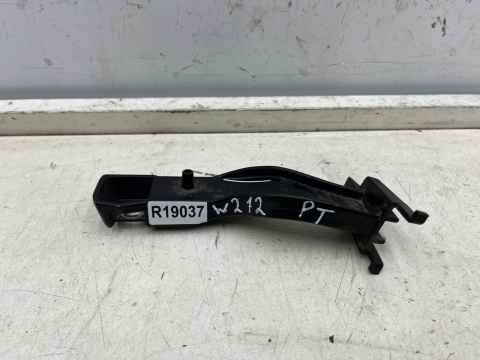 Ślizg Mercedes w212 e-klasa SEDAN 13-20r. prawe tylne dolne mocowanie wspornik uchwyt zderzaka prawy tył a2128852214