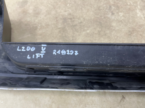 Zderzak tylny Mitsubishi L200 5 V 19r.- Lift tył 6410D647ZZ