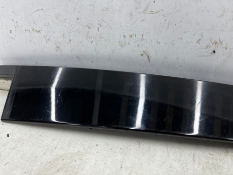 Listwa Mercedes w204 C-klasa 07-14r. LEWA przednia środkowa nakładka osłona słupka drzwi przednich lewy przód a2046900187