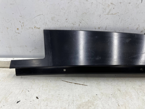 Listwa Mercedes w204 C-klasa 07-14r. LEWA tylna środkowa nakładka osłona słupka drzwi tylnych lewy tył a2046900387 a2046902187