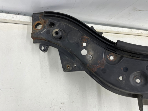 Pas przedni Renault Megane 2 II 02-09r. wzmocnienie zderzaka ramka lewy okular oryginalne 8200137495