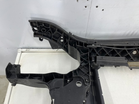 Pas przedni Renault Megane 2 II 02-09r. wzmocnienie zderzaka ramka lewy okular oryginalne 8200137495