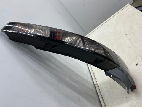 Lampa Opel Meriva A LIFT 05-10r. PRAWA tylna czarna w błotnik z narożnikiem z163 oryginalna prawy tył 13196001