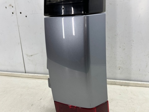 Lampa Opel Meriva A LIFT 05-10r. PRAWA tylna czarna w błotnik z narożnikiem z163 oryginalna prawy tył 13196001