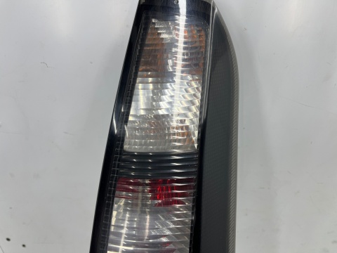 Lampa Opel Meriva A LIFT 05-10r. PRAWA tylna czarna w błotnik z narożnikiem z163 oryginalna prawy tył 13196001