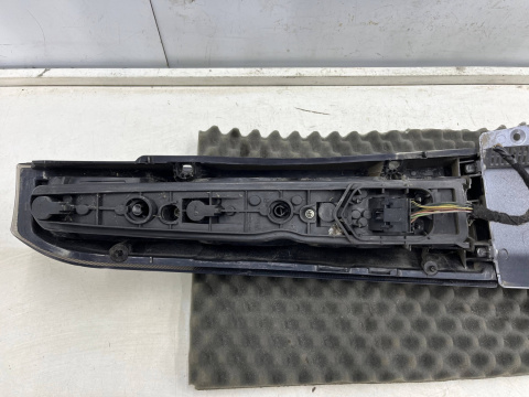 Lampa Opel Meriva A LIFT 05-10r. PRAWA tylna czarna w błotnik z narożnikiem z163 oryginalna prawy tył 13196001