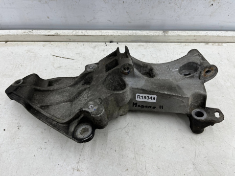 Łapa silnika Renault Megane 2 II Scenic 2 II 02-09r. 1.6 16V Benzyna mocowanie alternatora 8200365097