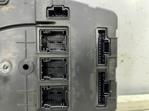 Moduł Renault Megane 2 II Scenic 2 II 02-09r. sterownik BSI skrzynka bezpieczników 8200606830 