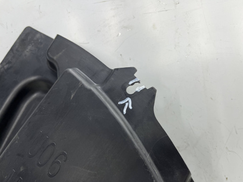 Nadkole BMW 2 U06 M-pakiet 21r.- LEWY przedni trójkąt pod zderzak osłona lewy przód 8498451