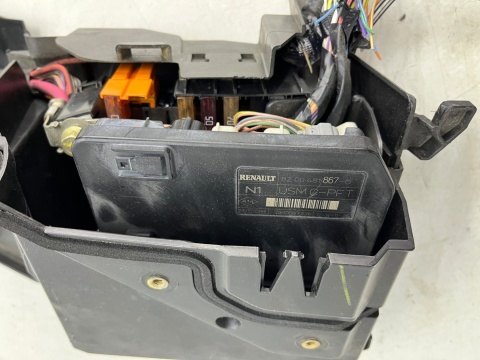 Skrzynka bezpieczników Renault Megane 2 II 02-09r. 1.6 16V Benzyna moduł obudowa pokrywa zaślepka 8200481867-G 8200356339