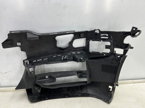 Ślizg BMW 5 G30 G31 M-PAKIET 17-20r. przedlift prawe przednie mocowanie zderzaka halogenu wspornik 8064968