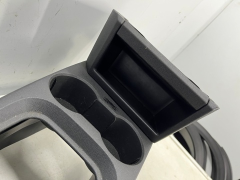 Tunel środkowy Opel Meriva A 03-10r. uchwyt na kubki