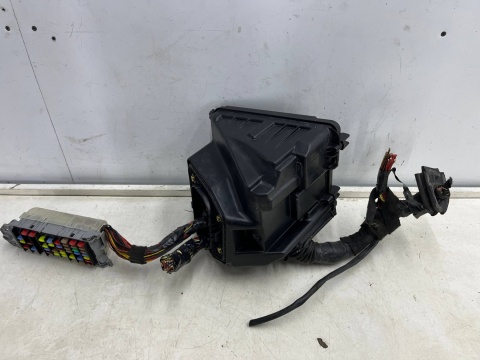 Skrzynka bezpieczników Opel Meriva A 03-10r. 1.4b benzyna pokrywa skrzynki zaślepka obudowa 13144736