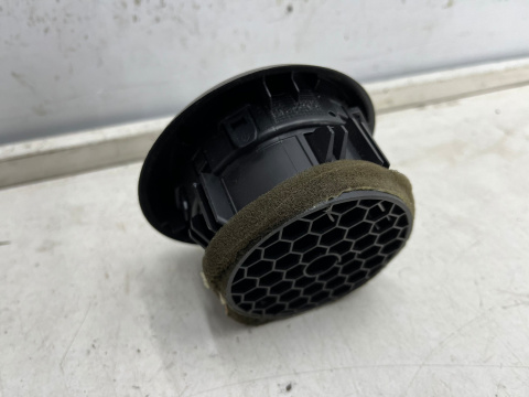 Kratka nawiewu Renault Clio 4 IV 12-20r. kratka nadmuchu deski wnętrza 08239-006