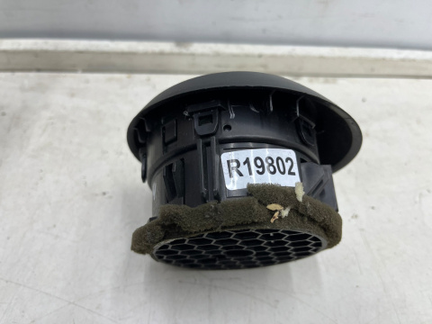 Kratka nawiewu Renault Clio 4 IV 12-20r. kratka nadmuchu deski wnętrza 08239-006