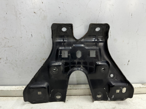 Pas przedni VW Passat B8 14-23r. wzmocnienie mocowanie górne zamka maski łącznik 3g0805567a