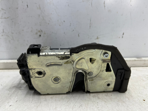 Zamek drzwi BMW E60 E61 E63 E64 E65 X5 E70 X6 E71 E81 E82 X3 E83 X1 E84 E90 E92 lewy przedni zamek drzwi 7pin lewy przód 7059967