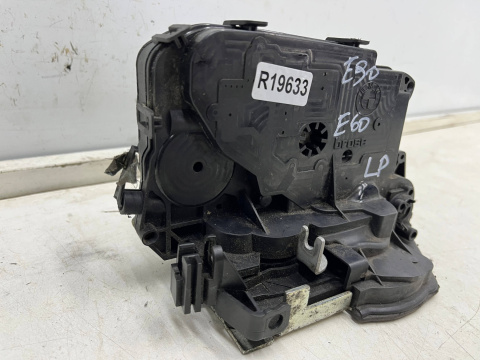 Zamek drzwi BMW E60 E61 E63 E64 E65 X5 E70 X6 E71 E81 E82 X3 E83 X1 E84 E90 E92 lewy przedni zamek drzwi 7pin lewy przód 7059967