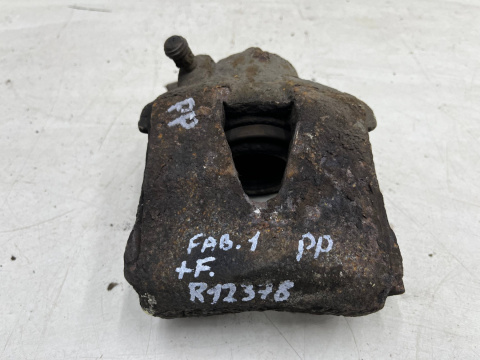 Zacisk hamulcowy VW Golf IV V VI Polo III IV Audi A3 8l 8p Leon I II Ibiza III IV Fabia Octavia Caddy 3 prawy przedni jarzmo 