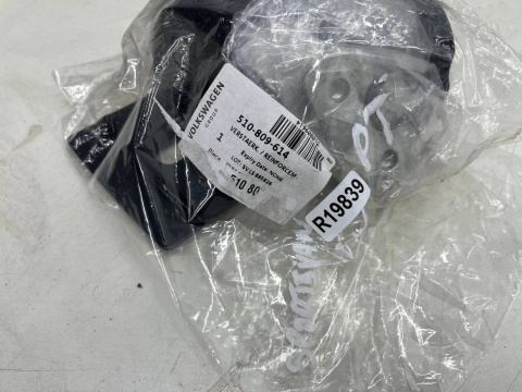 Poszycie VW Golf Sportsvan 14-20r. prawy uchwyt rygla zamka drzwi wzmocnienie słupka prawego tylnego 510809614