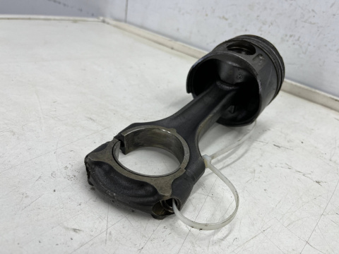 Tłok Mercedes Sprinter Vito 2.2 CDI 150km. korbowód kod silnika 6110110501