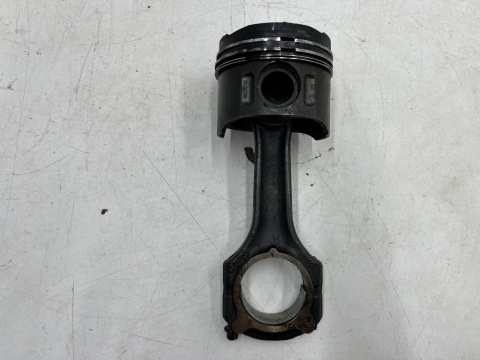 Tłok Mercedes Sprinter Vito 2.2 CDI 150km. korbowód kod silnika 6110110501