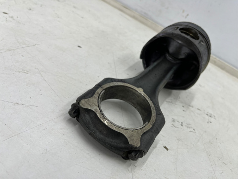 Tłok Mercedes Sprinter Vito 2.2 CDI 150km. korbowód kod silnika 6110110501