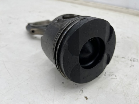 Tłok Mercedes Sprinter Vito 2.2 CDI 150km. korbowód kod silnika 6110110501